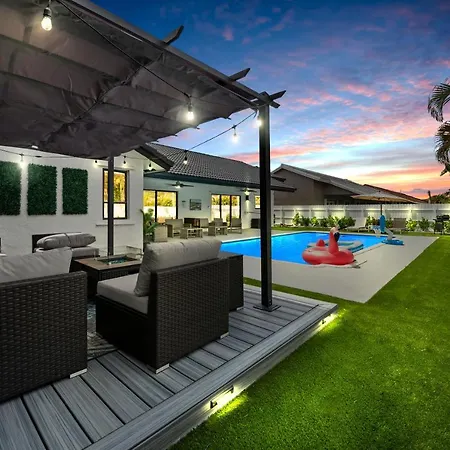 Villa Paradise Miami, Luxury Gem With Heated Pool, Game Room, Fire Pit, 3 Bed 2 Bath